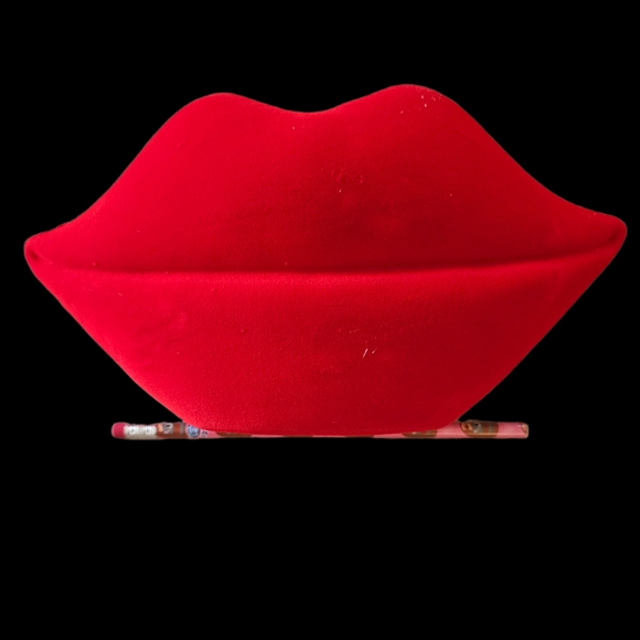 Huge Red Lip-Shaped Velvet Room Decor - Picture 2 of 4